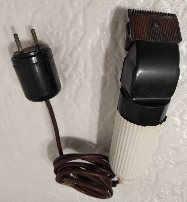 Машинка электрическая для стрижки волос. Микромашина. 1970 год. Винтаж