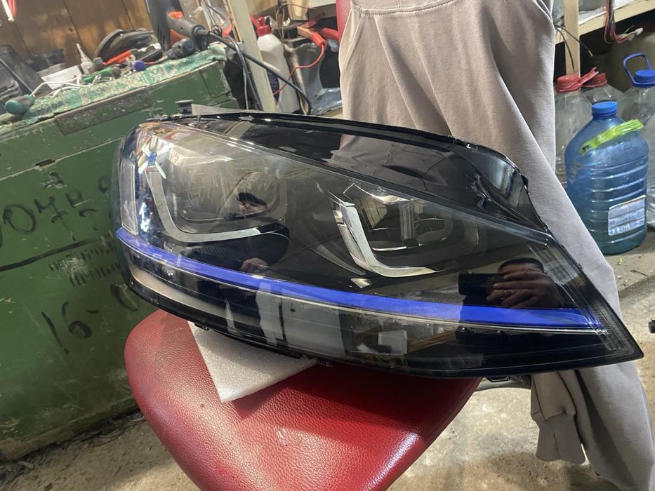 Фара  права e-golf