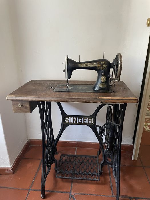 Maquina de costura Singer antiga