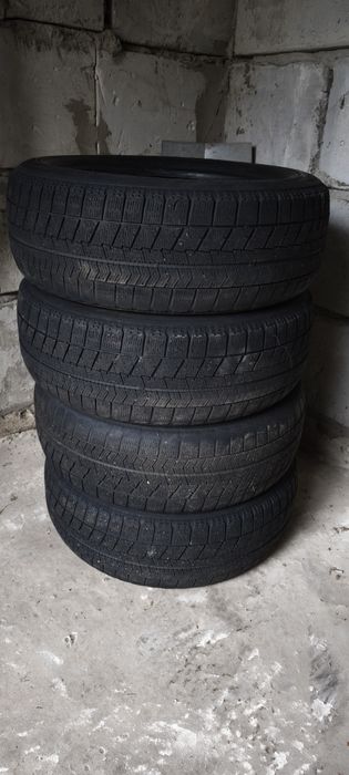 Шини, покришки колеса Bridgestone  blizzak vrx 205/60/16