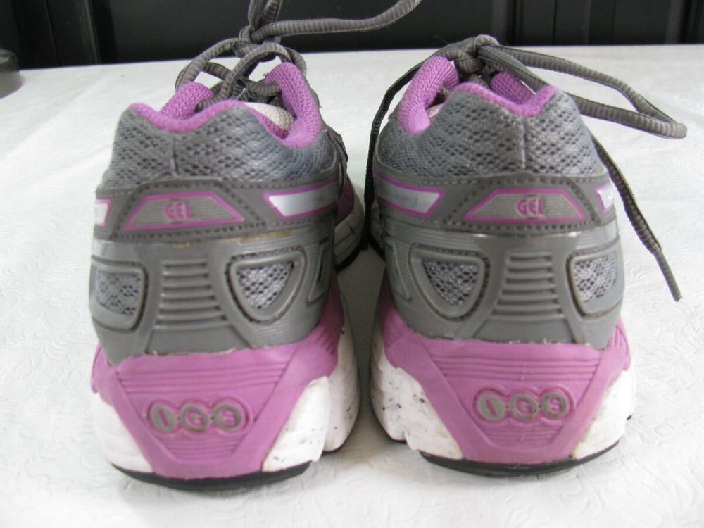 Asics кросівки жіночі