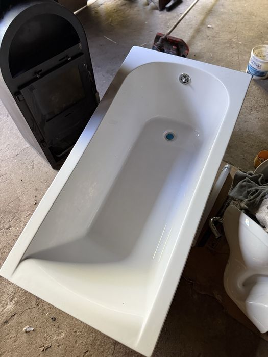 Nowa wanna koło prostokatna