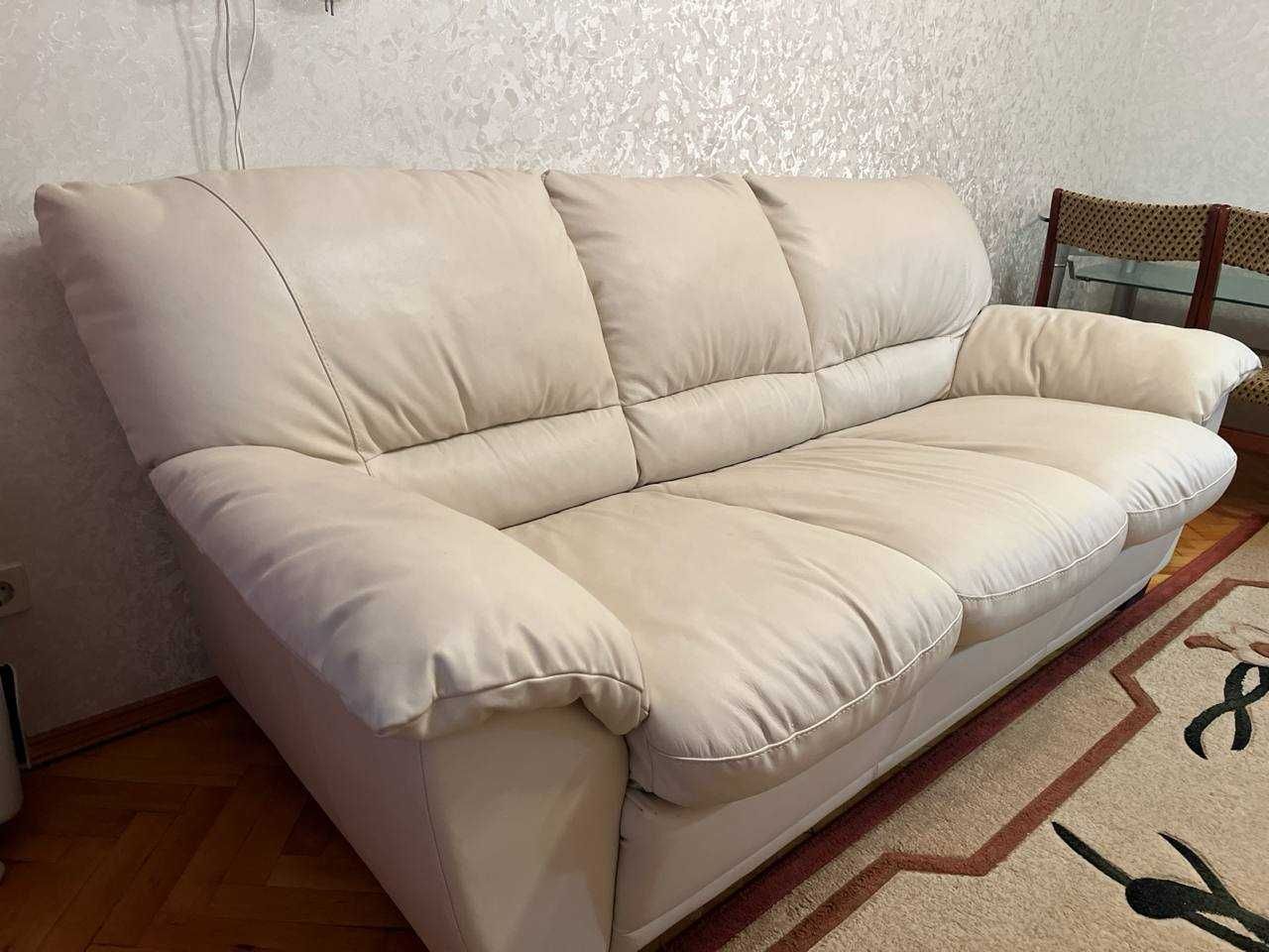Итальянский кожаный диван ITALSOFA. Раскладной. Молочно-бежевый