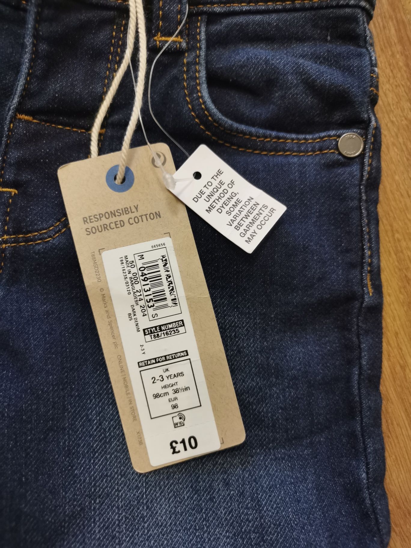 Nowe jeansy chłopięce r. 98
