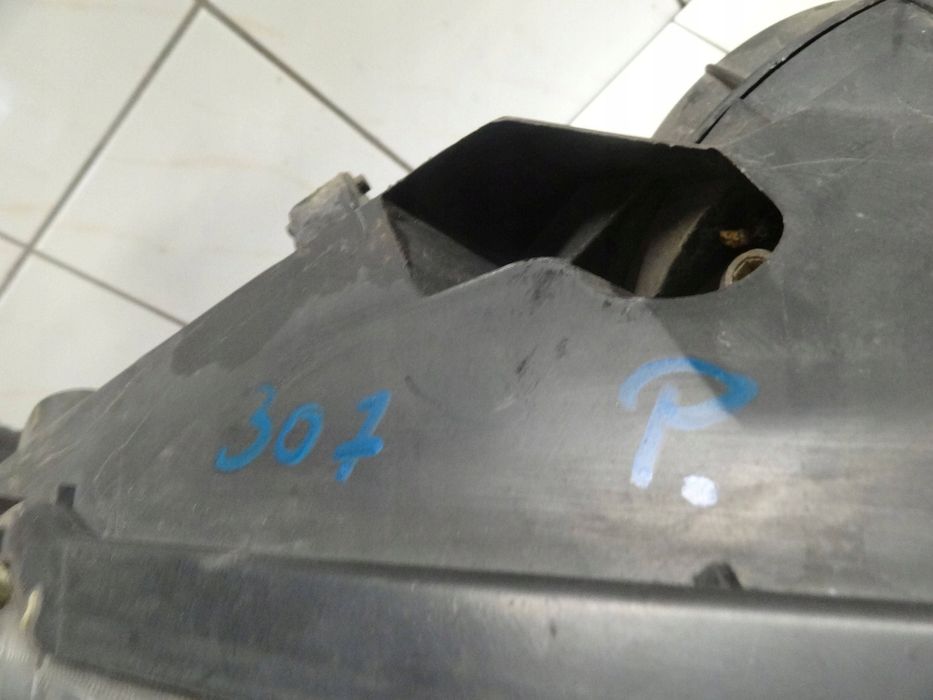 Peugeot 307 2005 Lampa Reflektor Prawy przód 9641615680