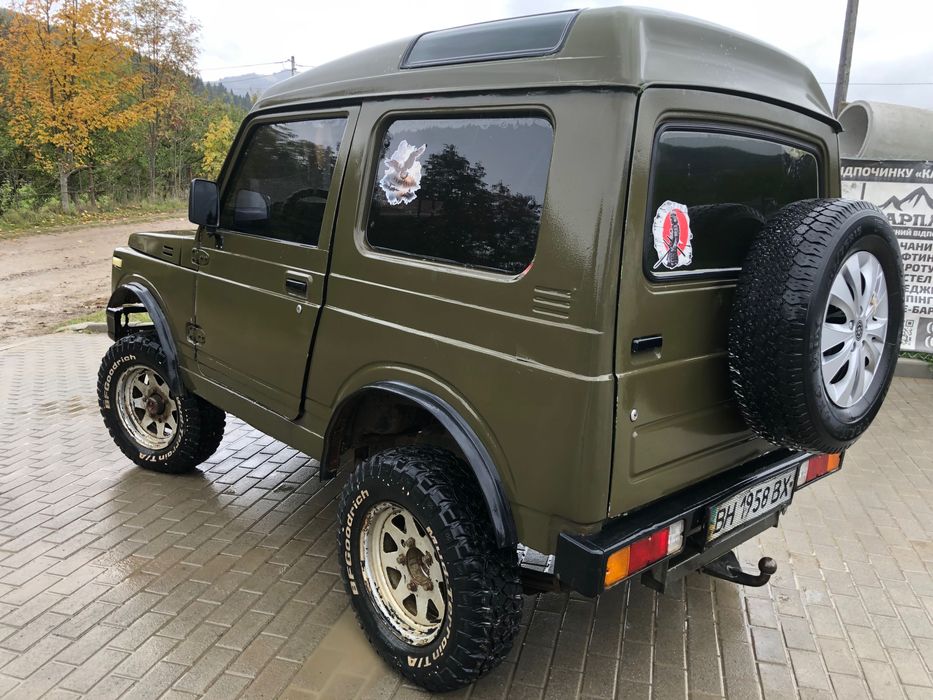 Автомобіль Сузукі Самурай