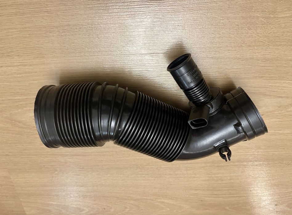 Патрубок Audi Seat Leon Toledo Skoda Volkswagen Bora, Golf новий