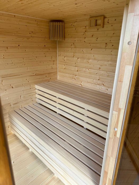 sauna ogrodowa z miejscem na balie, nowoczesne spa zewnętrzne premium