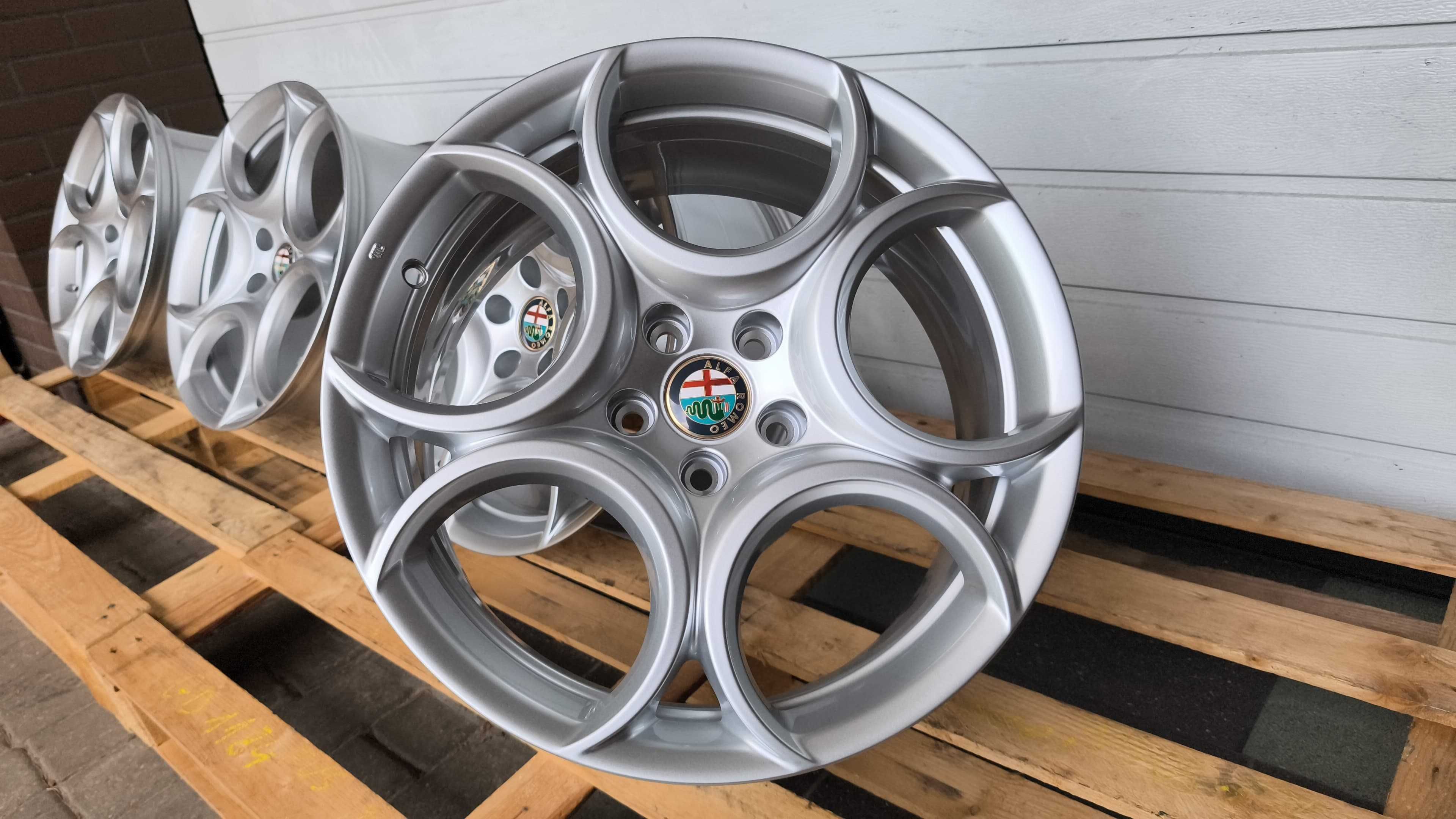Felgi aluminiowe Alfa Romeo Giulia 18" 5x110 8J 9J Nowe (B602)