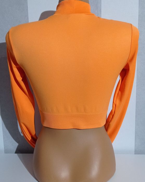 Bluzka neonowa pomarańczowa zapinana na długi rękaw crop top Bershka S