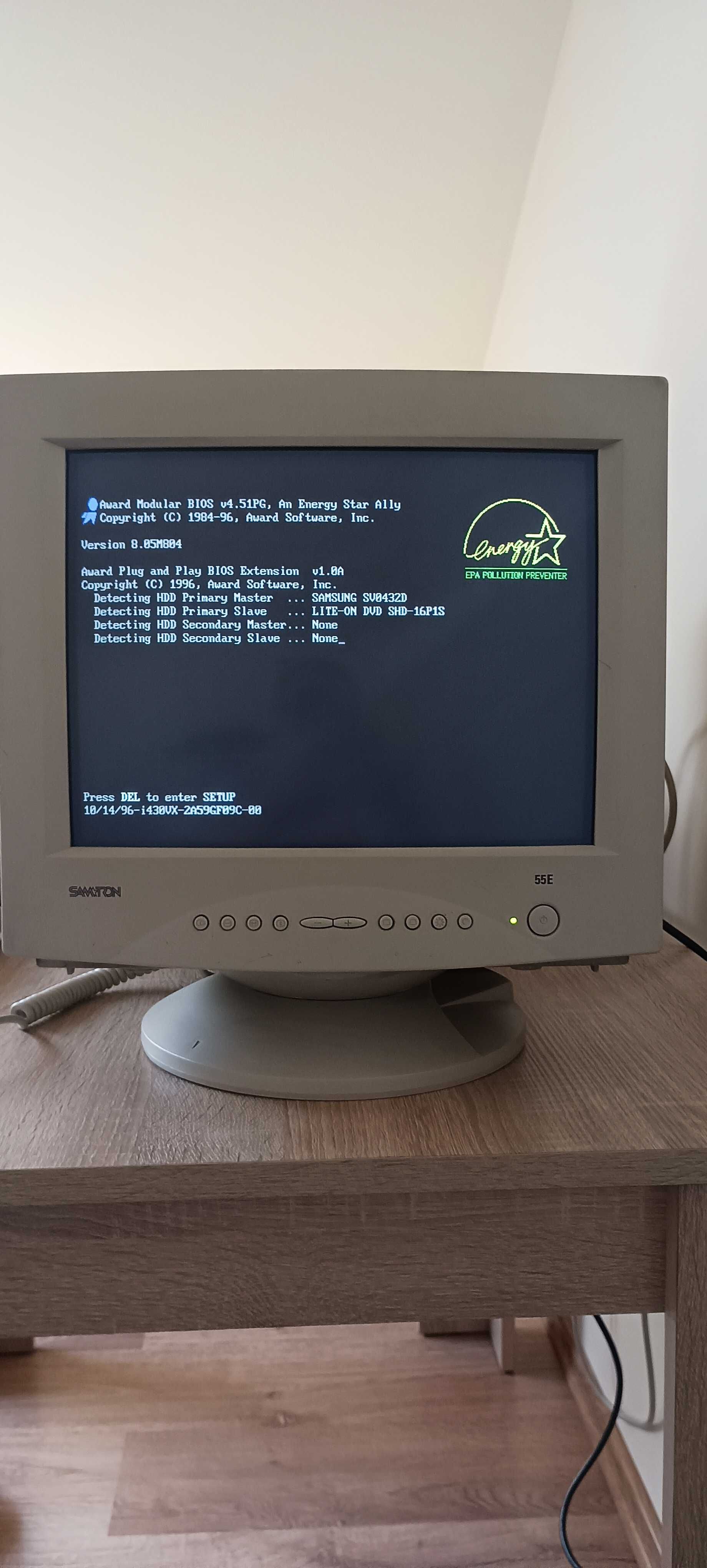 Monitor kineskopowy CRT. SAMTRON 55E. Sprawny. Dla graczy retro