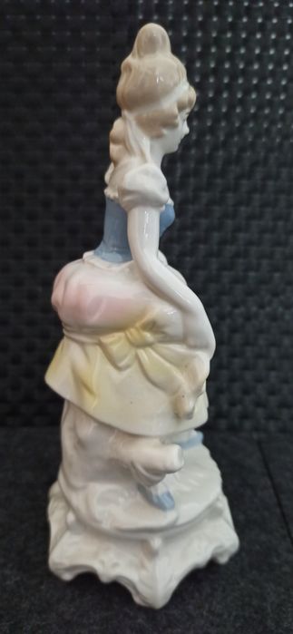 Porcelana Lippelsdorf  Gräfenthal Figurka Kobiety z Psem