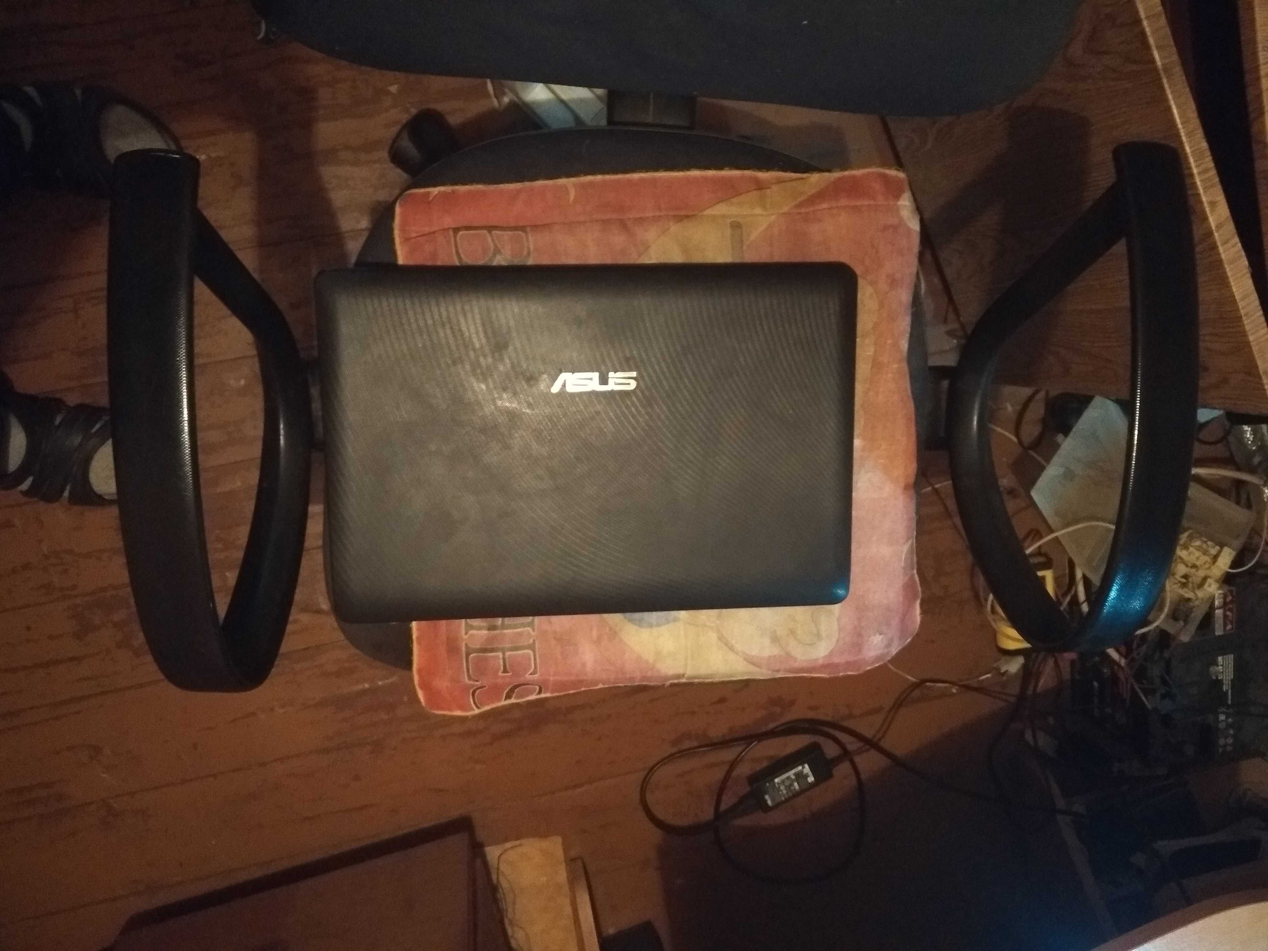Ноутбук ASUS X52F без батареи