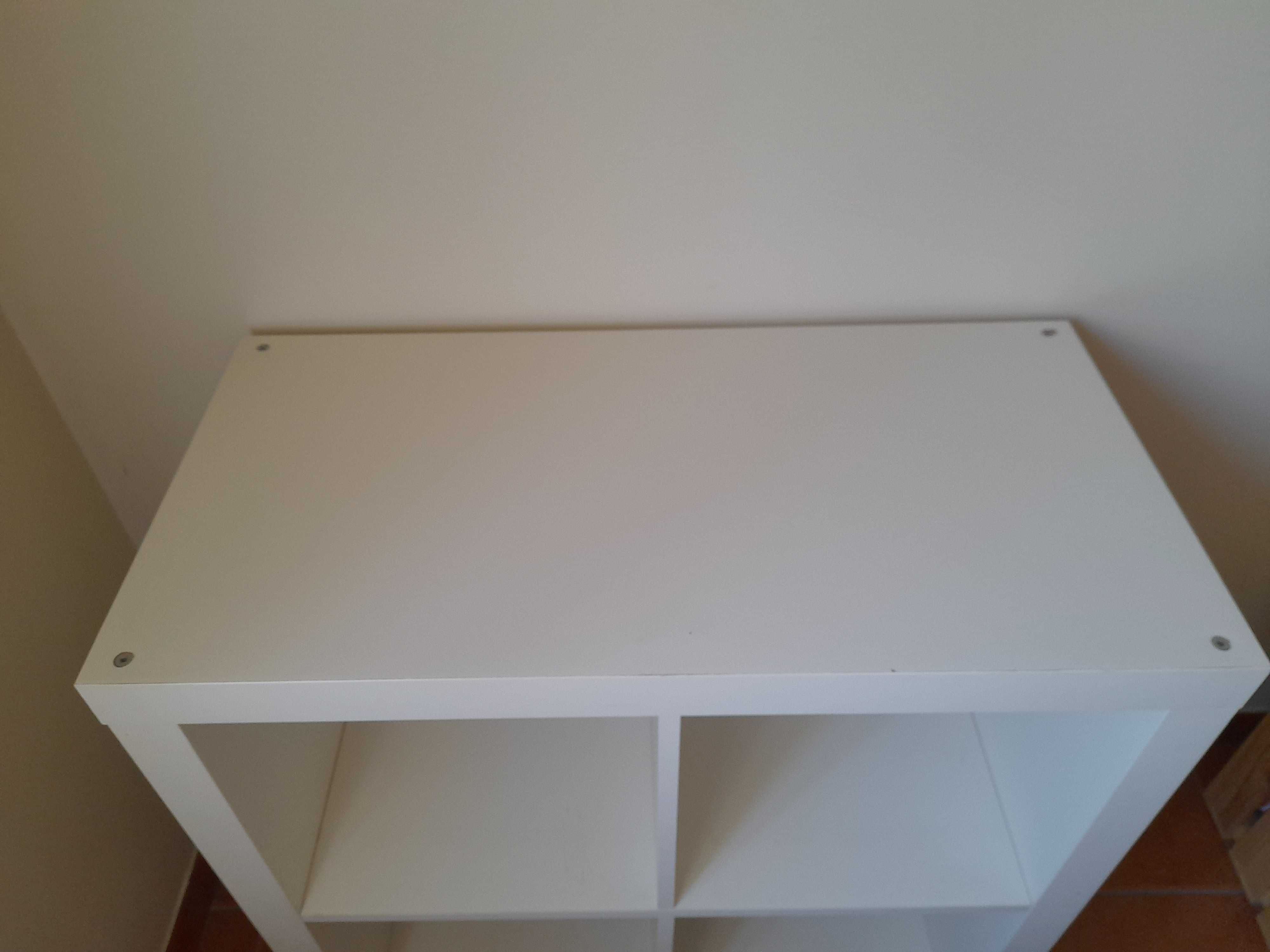 Estante branca 77x77cm