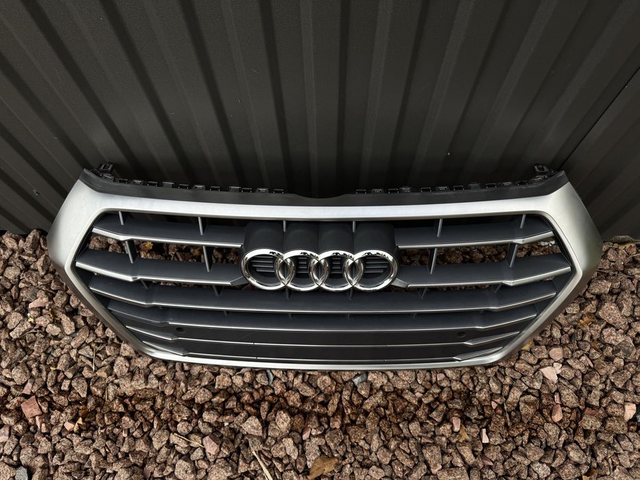 Решітка радіатора AUDI Q5 80a