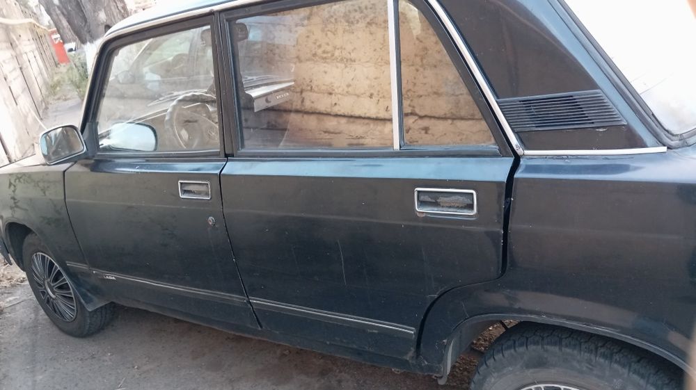 Продаю авто ваз 2105 срочно.