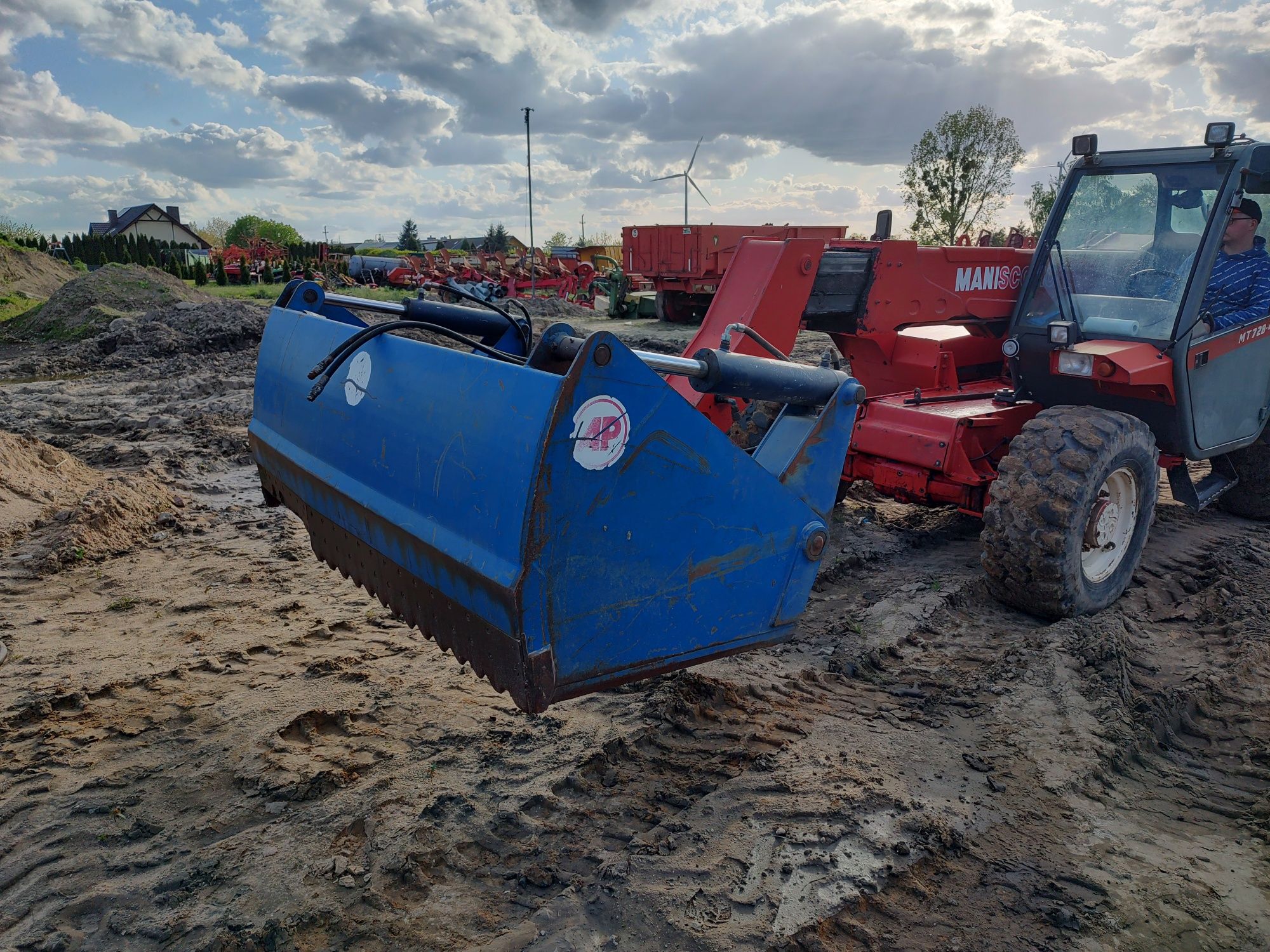 Osprzęt do ładowarki manitou tura wycinak szczekowy części  kiszonki