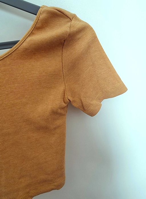 Camisola curta amarela, decote nas costas Stradivarius S - nunca usada