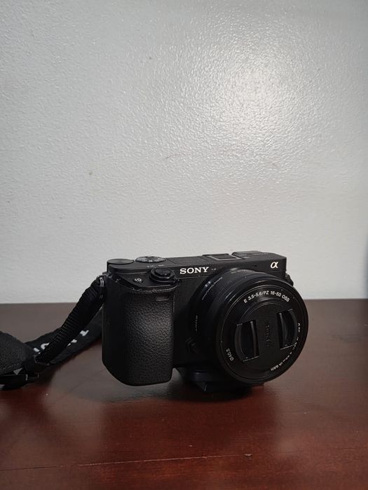 Kit Fotográfico Sony A6400 com acessórios.