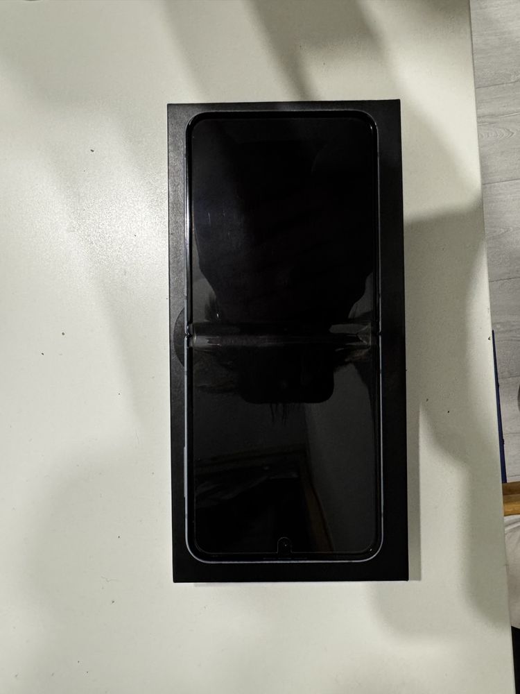 samaung galaxy z flip 4 256/8
