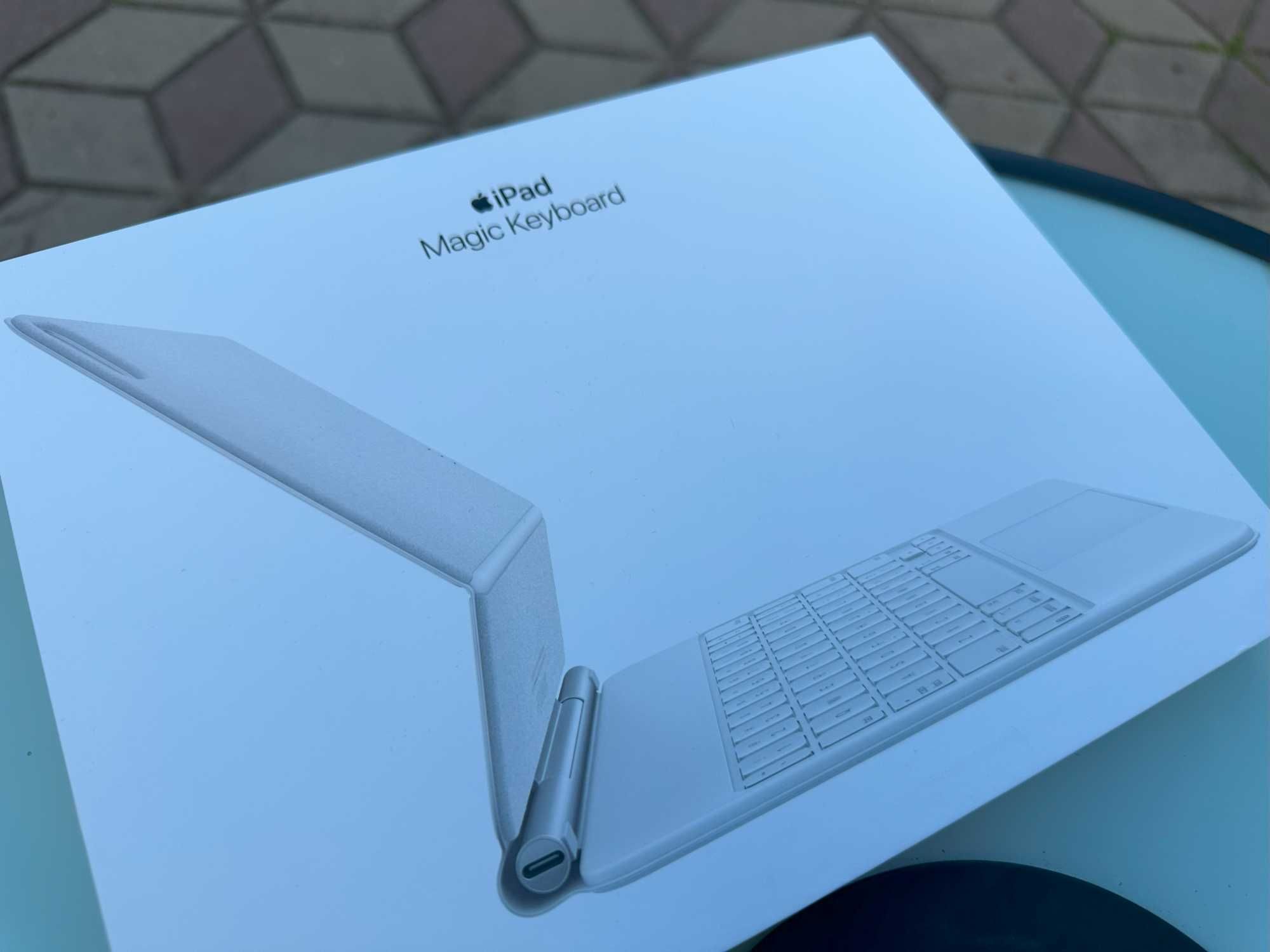 biała klawiatura Magic Keyboard do iPad 11'