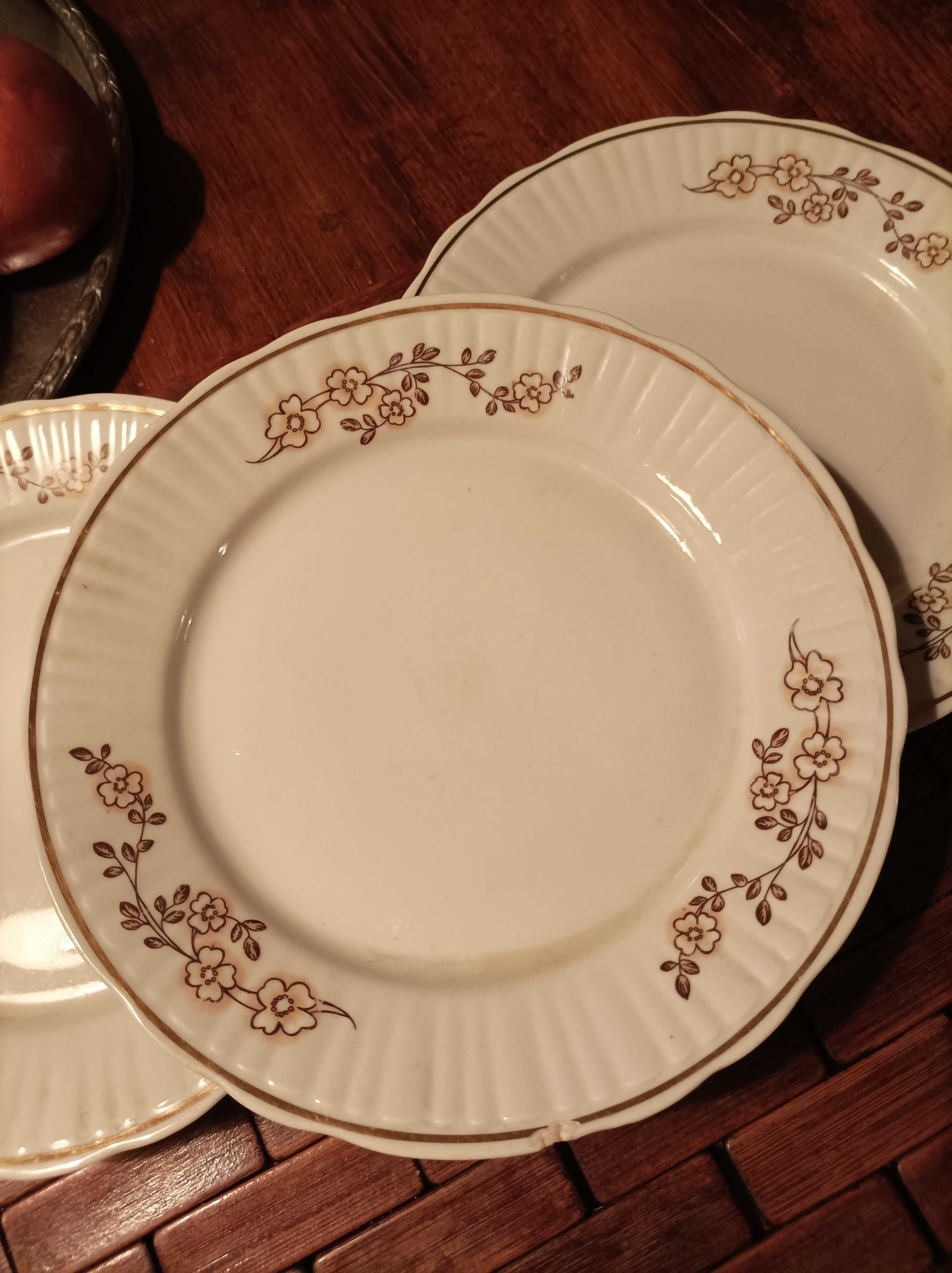Włocławek trzy stare porcelanowe talerzyki deserowe