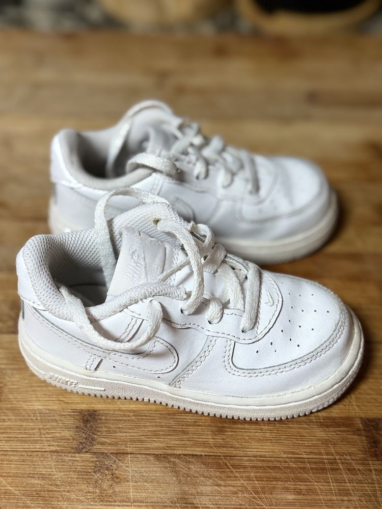 Tenis nike criança tamanho 23,5