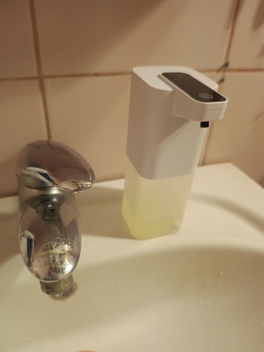 сенсорный диспенсер для рук
