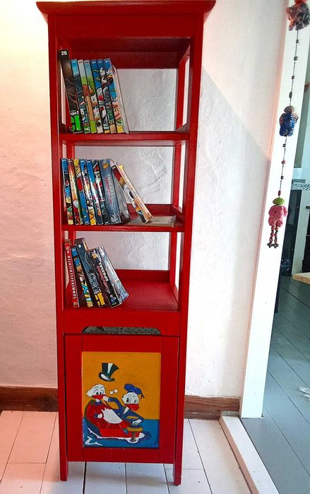 Estante pintada para quarto de criança