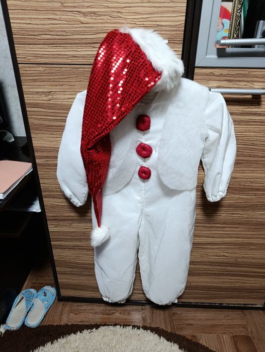 Новогодний костюм снеговик