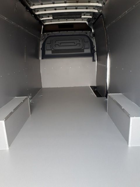 Iveco Daily L3H2 zabudowa przestrzeni ładunkowej
