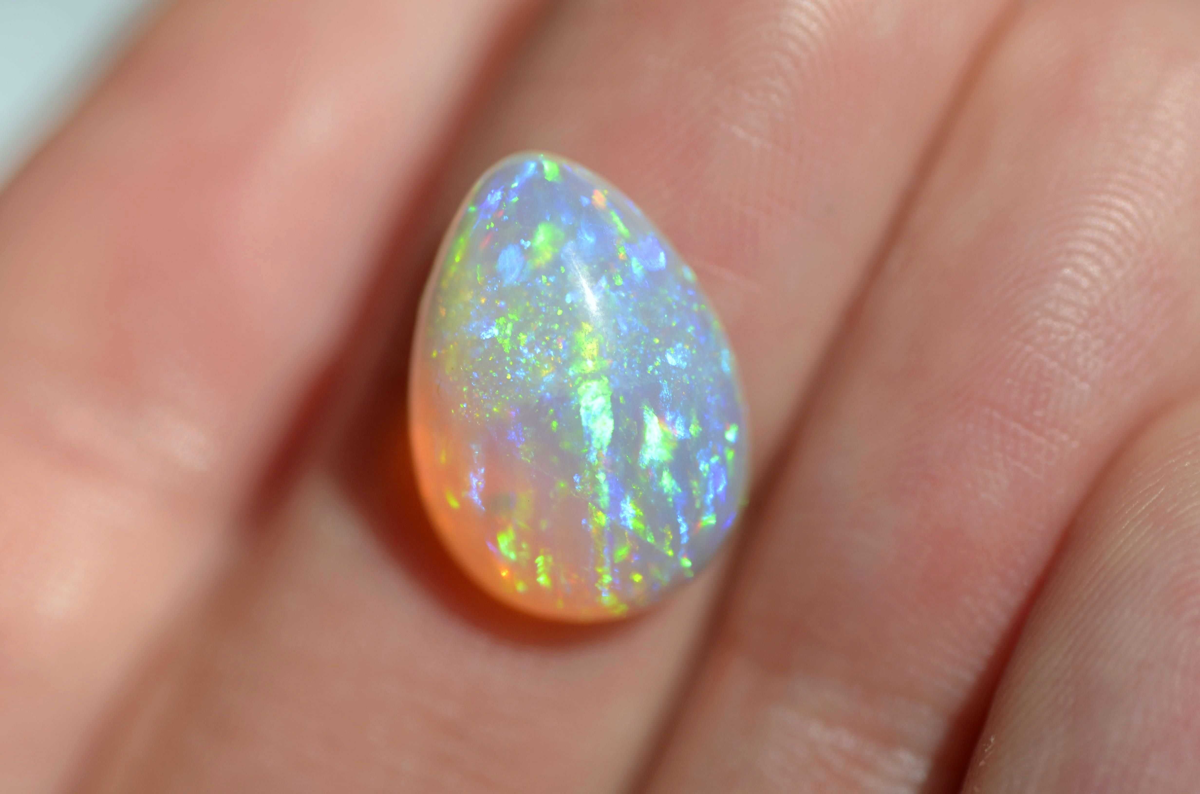 naturalny szlachetny opal etiopski 4,30 ct, łza