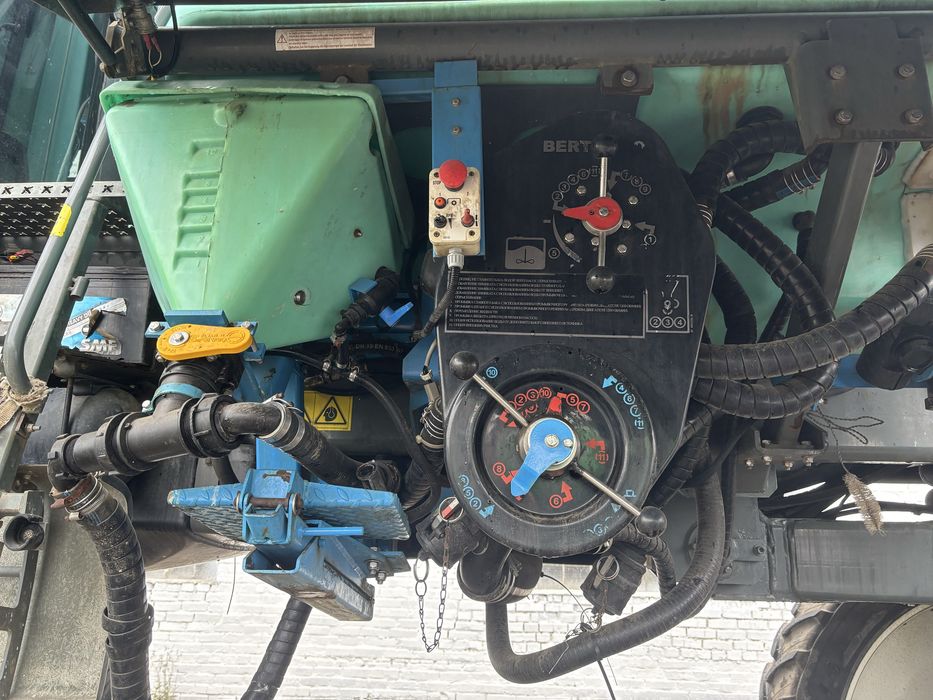 Самохідний оприскувач Berthoud Raptor 4240