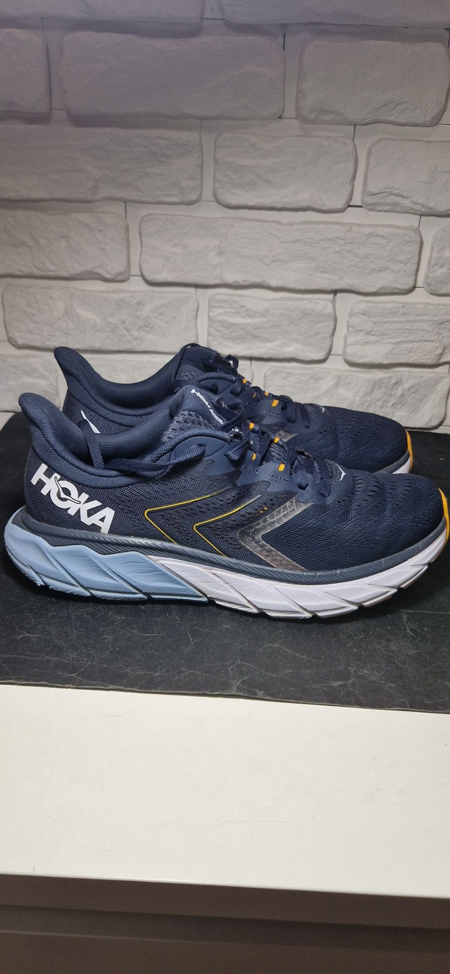 Hoka 42.          .