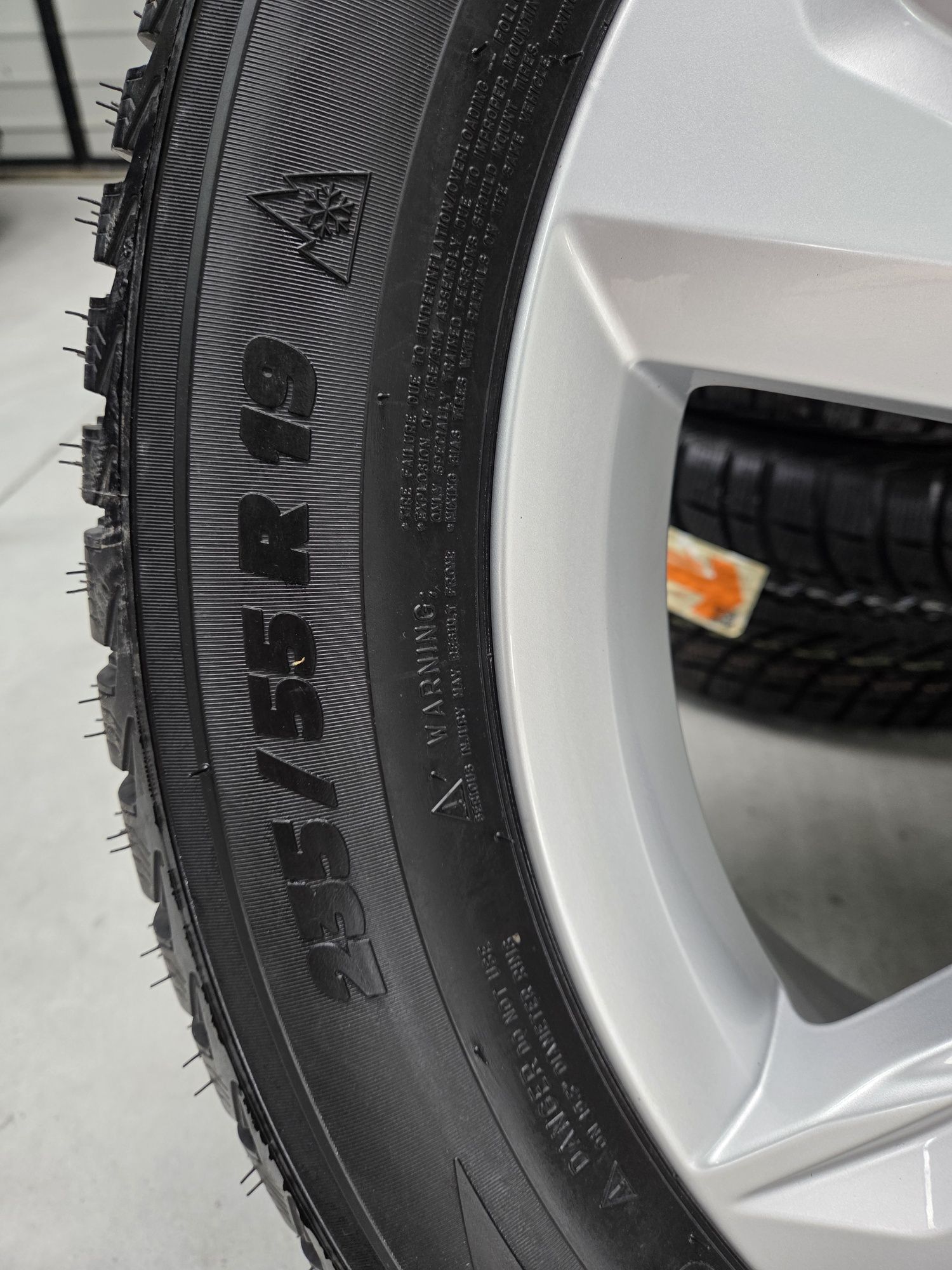 Nowe Oryginalne Koła zimowe 19 Audi Q5 Michelin 2023r