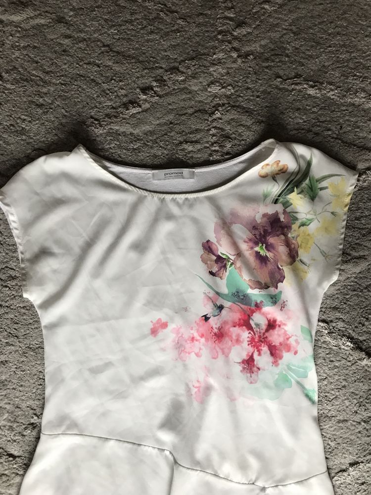Biała koszulka w kwiaty Promod 165 cm / 14 lat