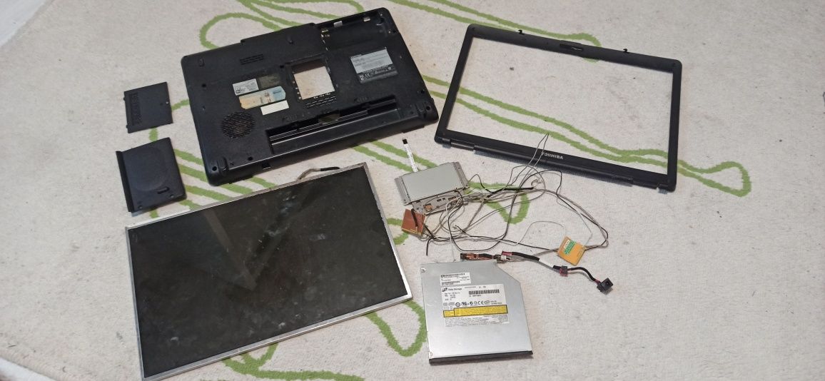 Inwerter matrycy Toshiba l300 części obudwa