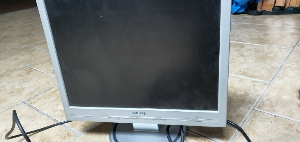 Monitor philips com colunas