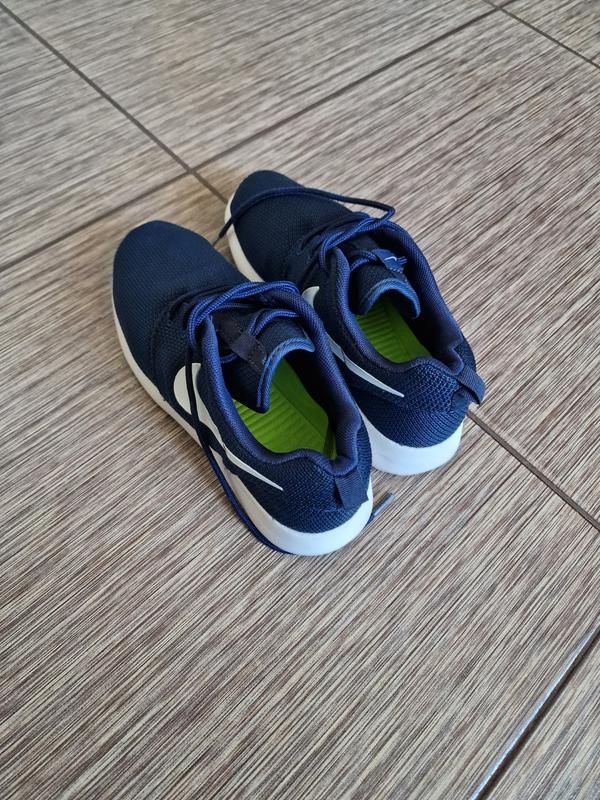 Стильні, легкі кросівки Nike Roshe One , оригінал
Розмір uk 5.5, eur 3