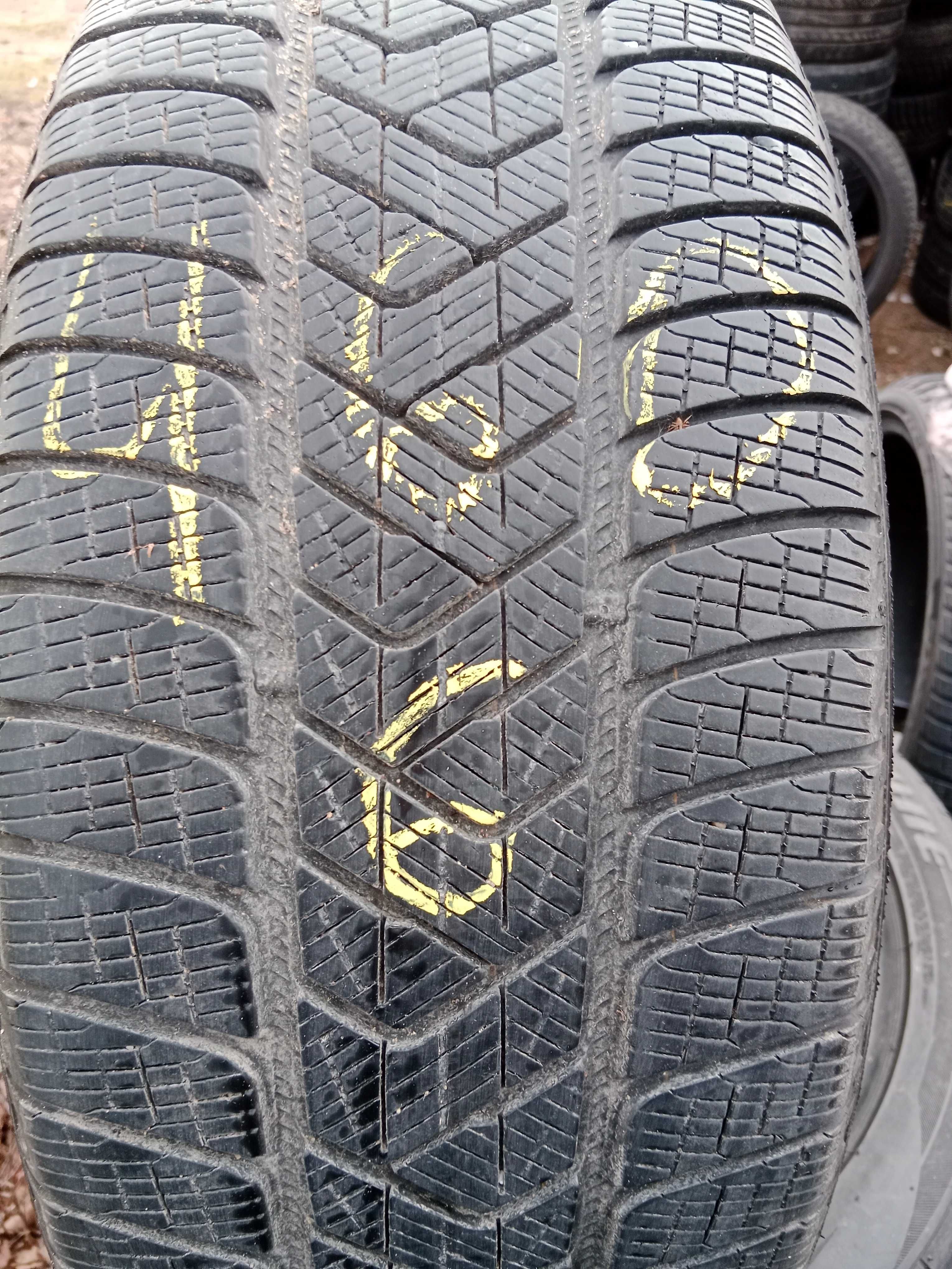 Opona używana 235/50R20 Pirelli Scorpion Winter 1szt.