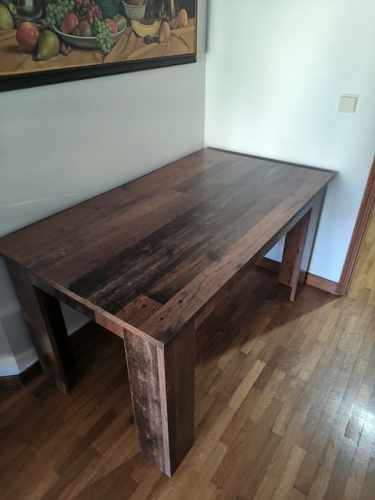 Vendo mesa + bancos urgente