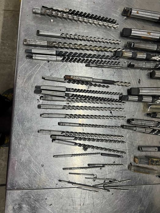 Frez palcowy trzpieniowy walcowo-czołowy długi z chwytem