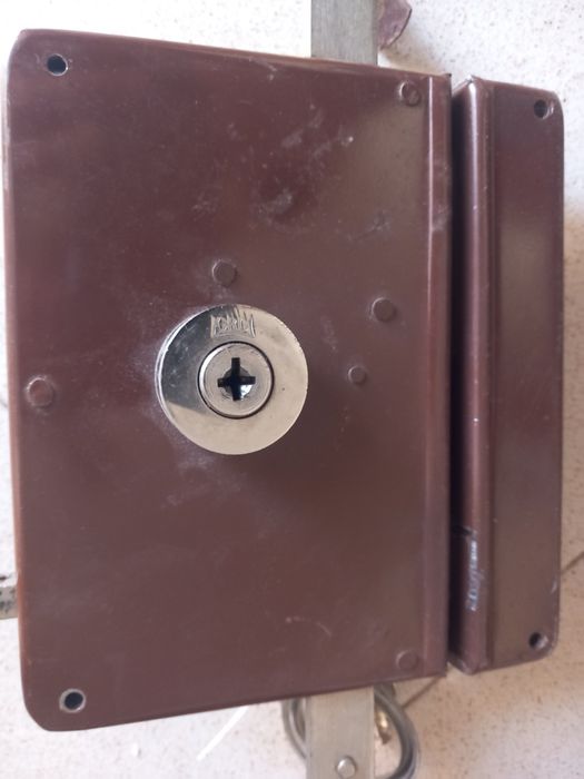 Fechadura com 2 trancas