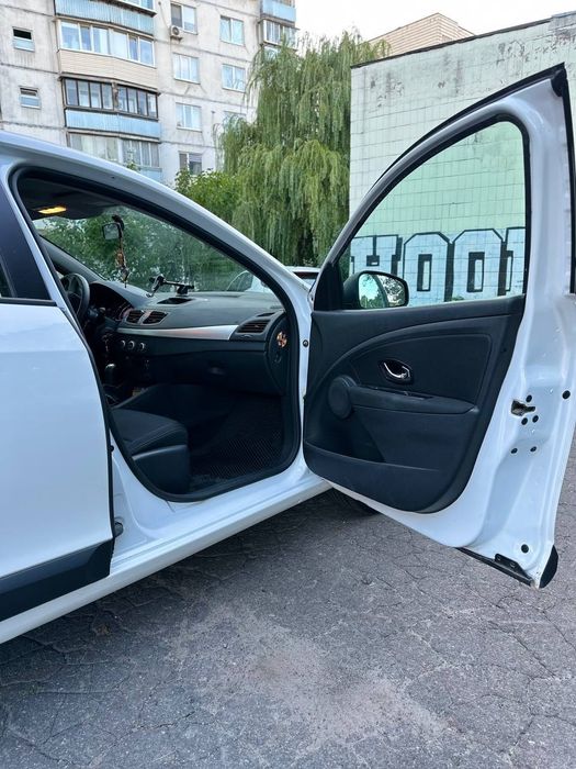 Renault Fluence 2016 в рідній фарбі