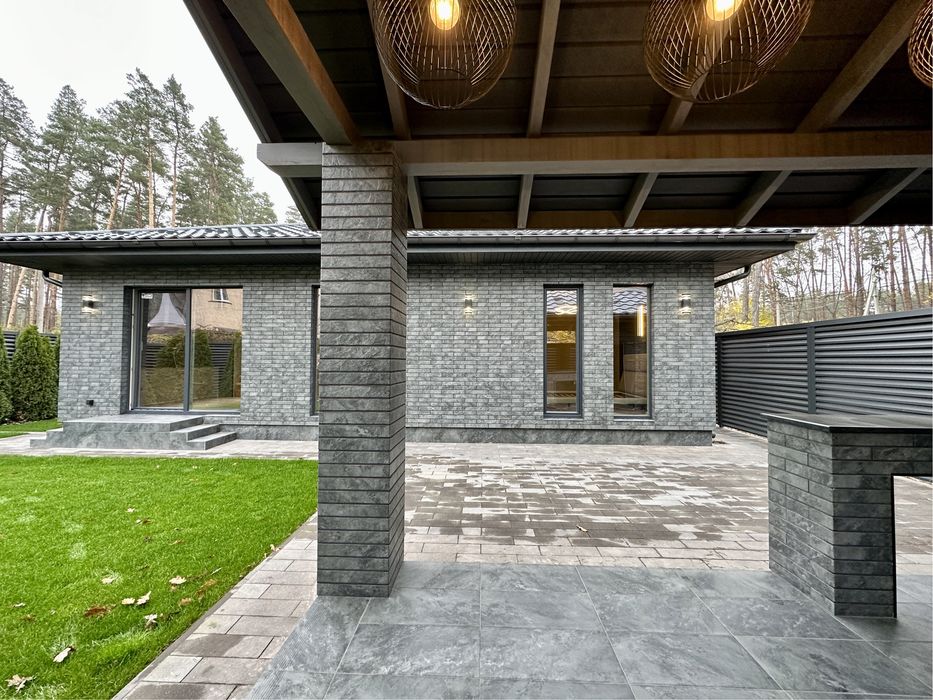 Сучасний будинок з ремонтом у лісовій Бучі