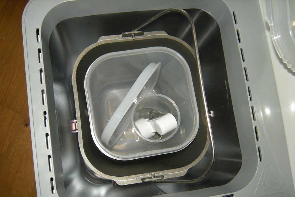 Хлібопіч LG HB-2001BY нова