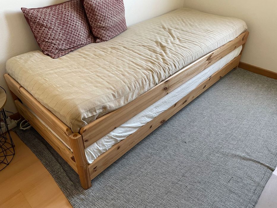 Cama pinho empilhável c/2 colchões e proteção de colchão,/, 80x200 cm