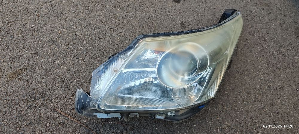 Фара левая Toyota Avensis 2010 (битая)