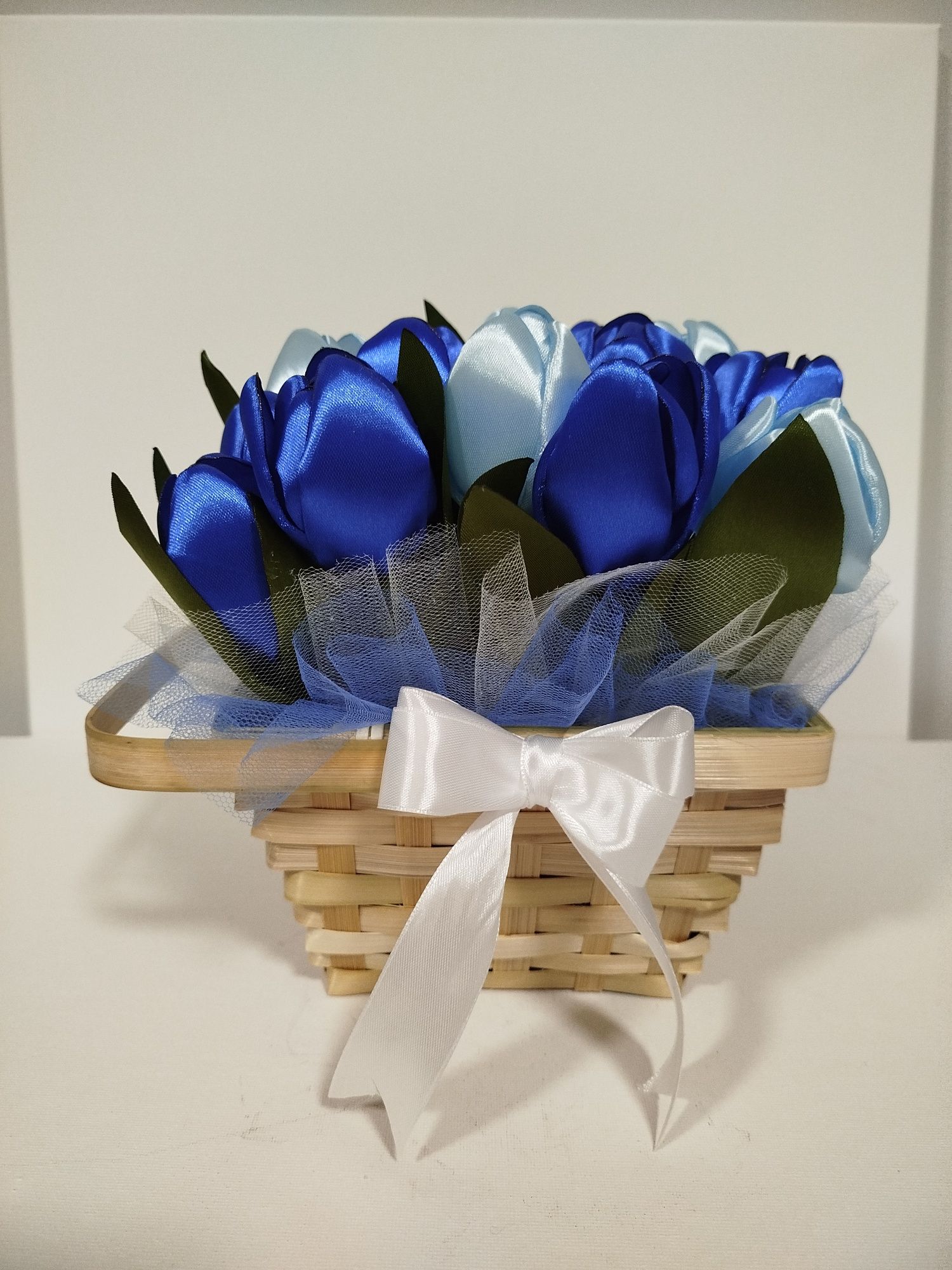 Flower box tulipany z satynowej wstążki
