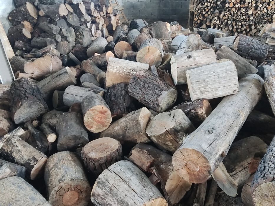 Vende se  lenha bem seca